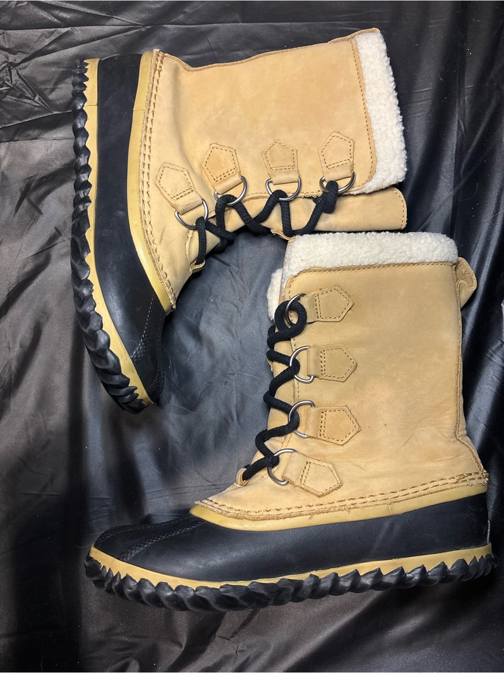 Sorel Tan & Black Winter Lace-Up Boots